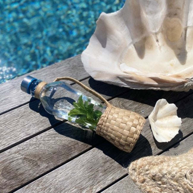 Calais Water Bottle w Rattan