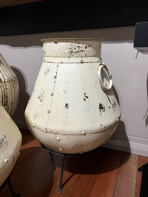 Guha Iron Pot  63x48