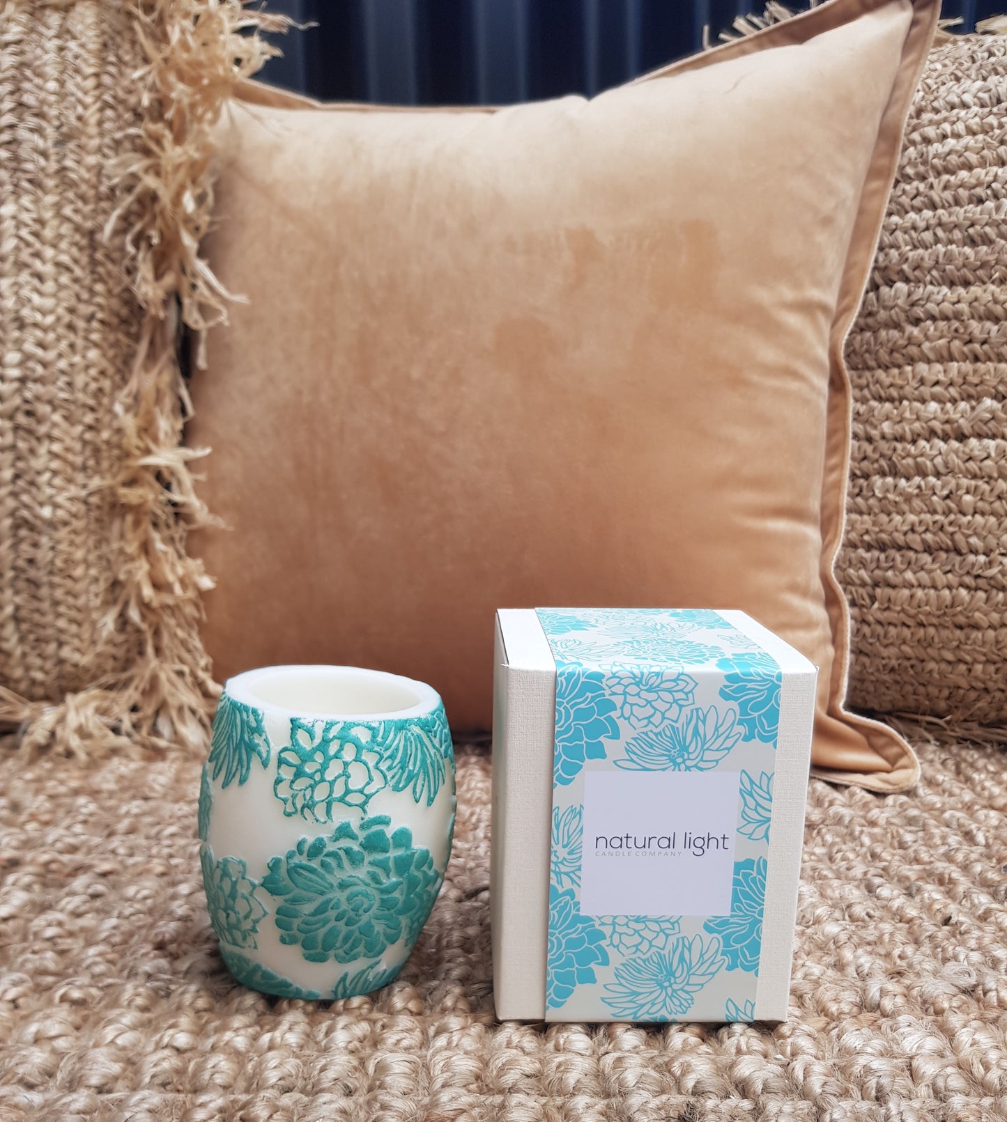 Japanese  Chrysanthemum 4' Hurricane White/Aqua