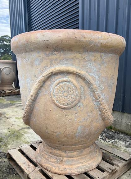XL Antique Cream Wash Urn