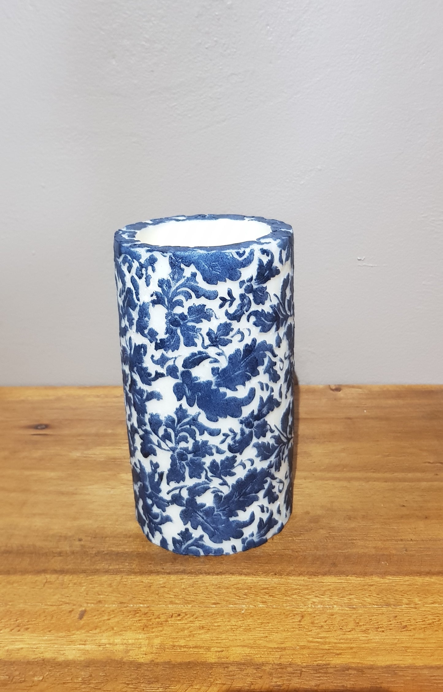 Damask Leaf 8" Wh/TBlu Rosehip Patchouli