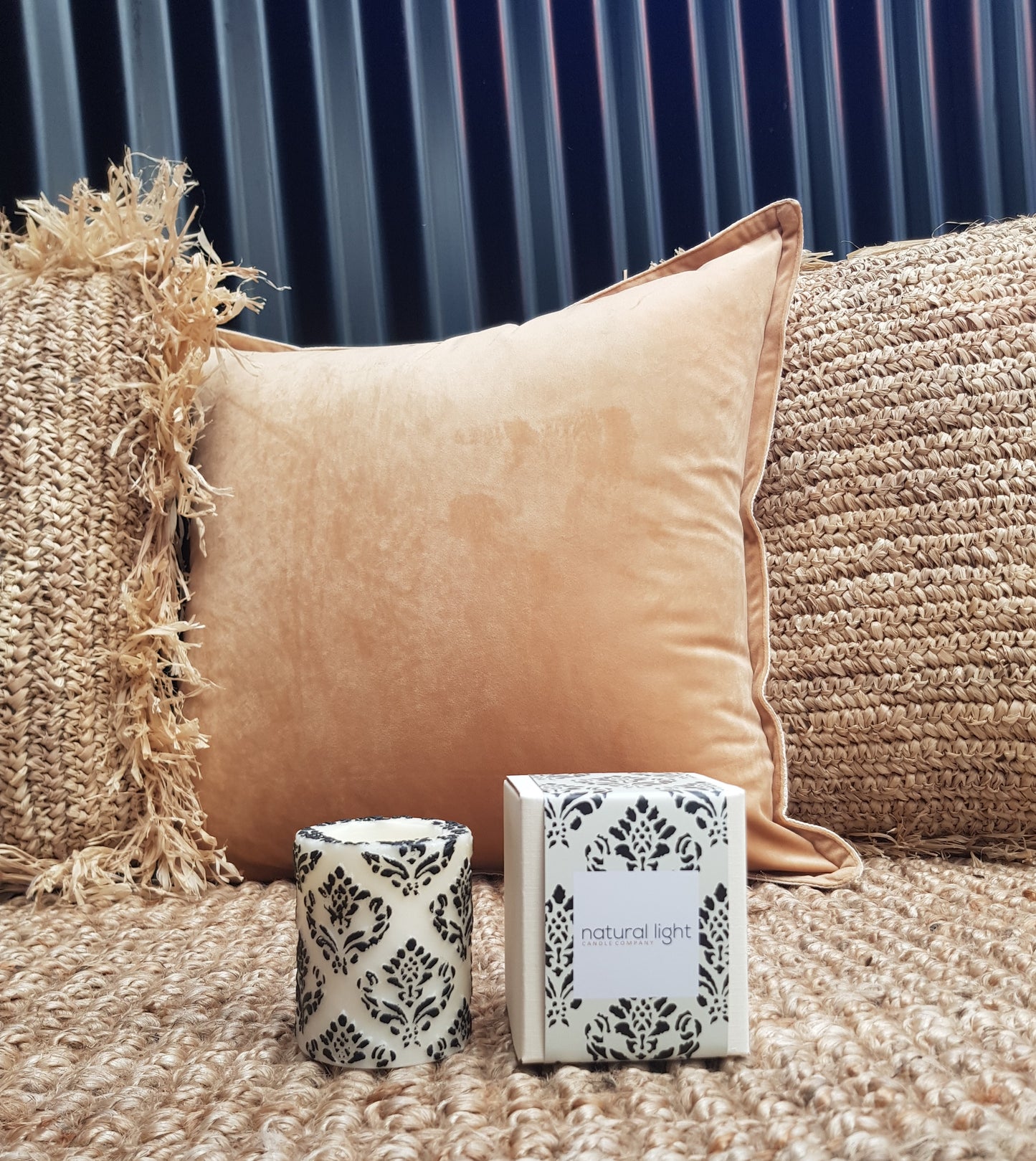 Pineapple Damask 3" Black and White