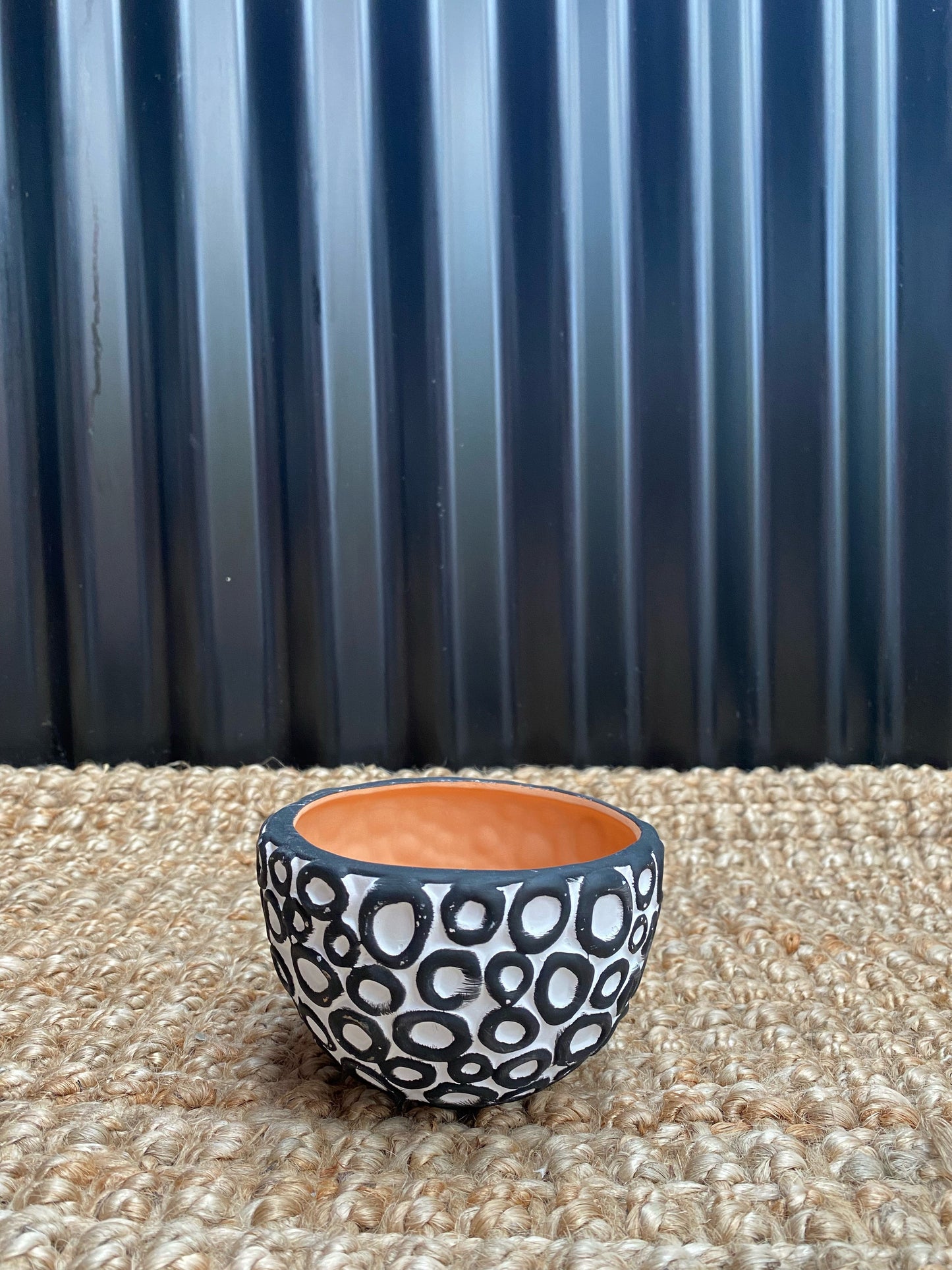 Planters Circles Black