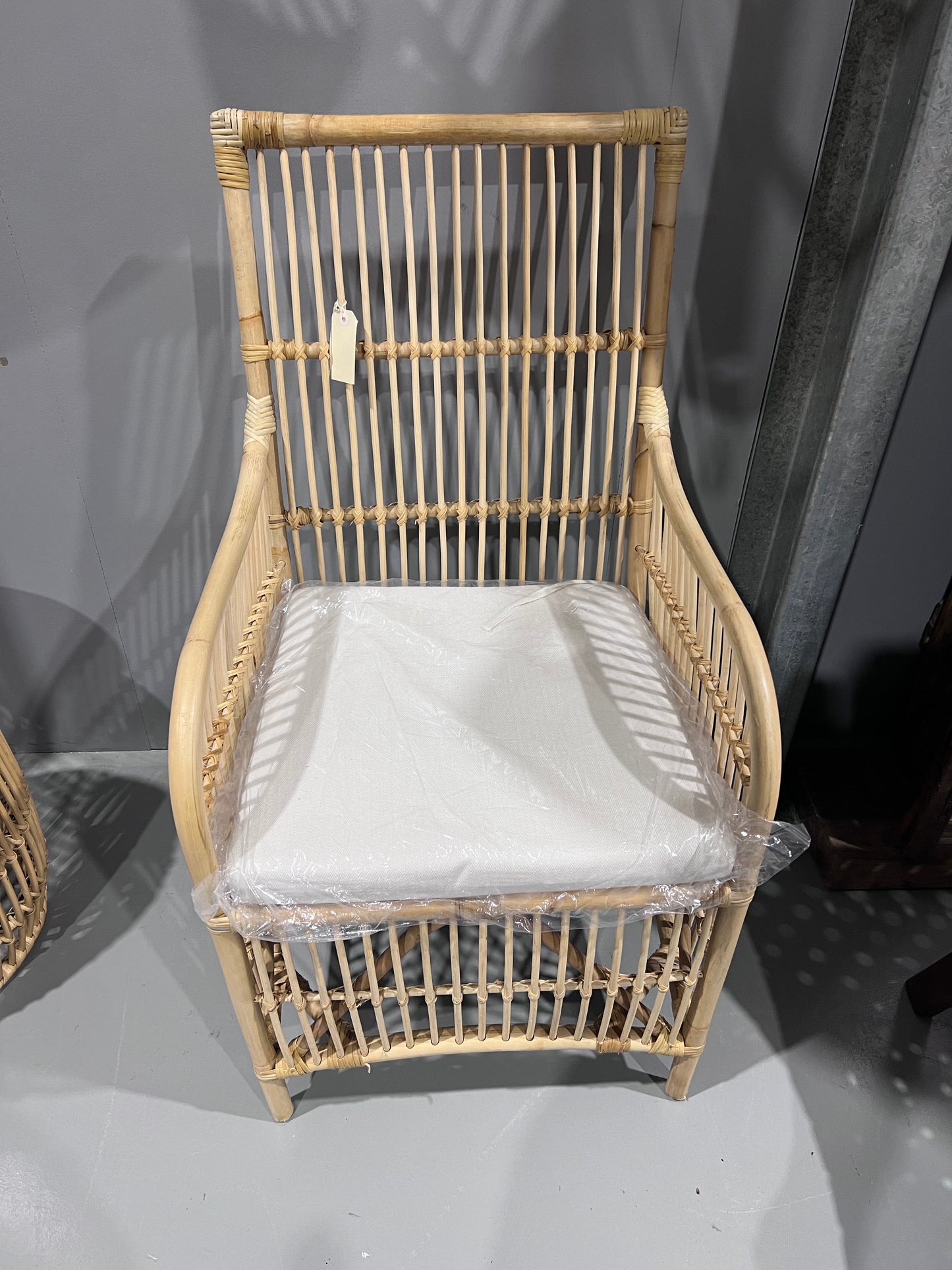 Chair Uena with Arms and Cushion